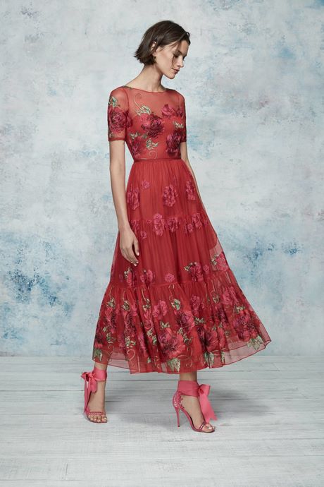 moda-damska-2019-sukienki-90_16 Moda damska 2019 sukienki