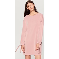 rozowe-sukienki-2019-06_8 Różowe sukienki 2019