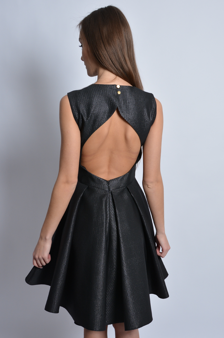 czarna-sukienka-goe-plecy-39_2 Czarna sukienka gołe plecy