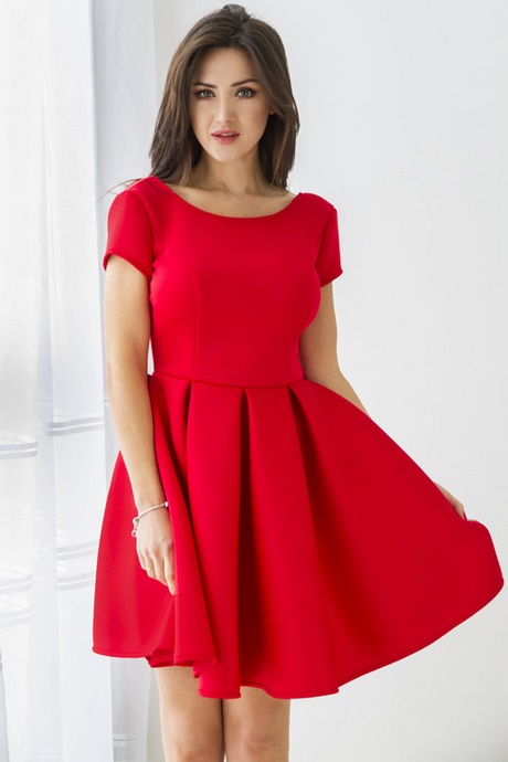 czerwona-sukienka-goe-plecy-79_18 Czerwona sukienka gołe plecy