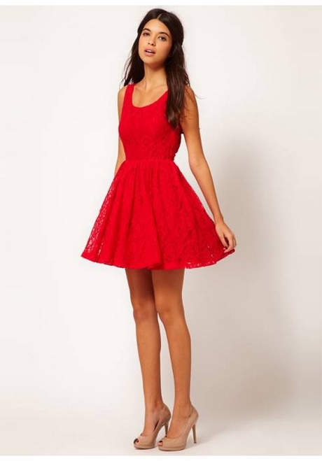 czerwona-sukienka-rozkloszowana-bez-ramiczek-07 Czerwona sukienka rozkloszowana bez ramiączek