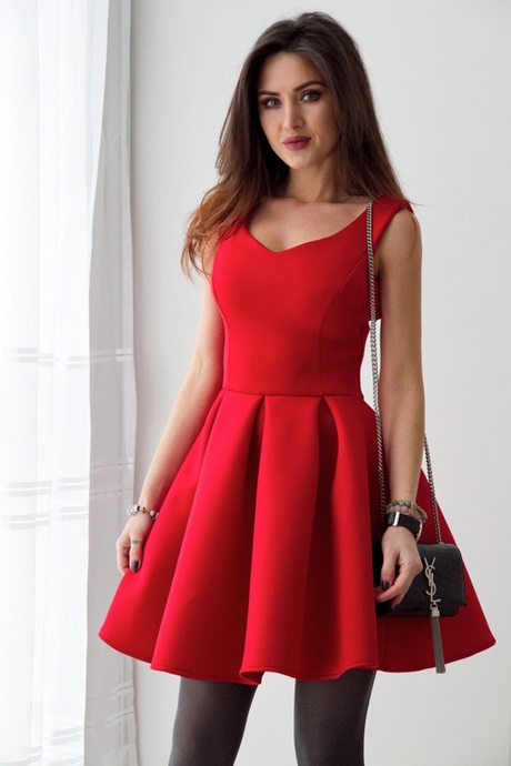 czerwona-sukienka-rozkloszowana-bez-ramiczek-07_6 Czerwona sukienka rozkloszowana bez ramiączek
