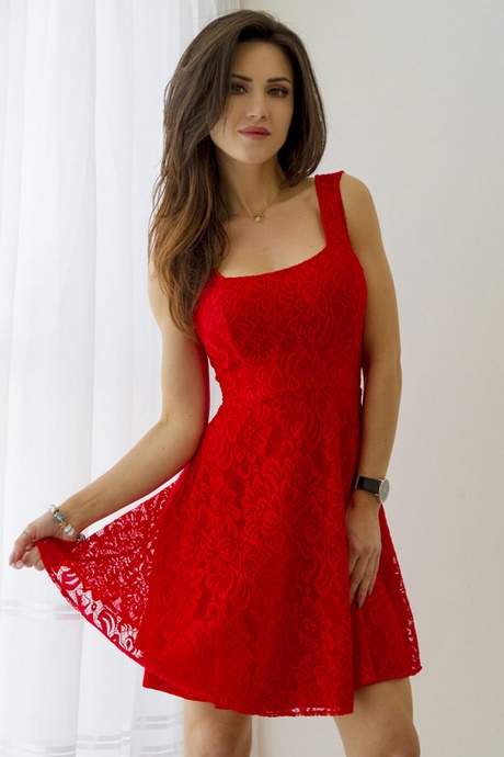 czerwona-sukienka-rozkloszowana-bez-ramiczek-07_9 Czerwona sukienka rozkloszowana bez ramiączek
