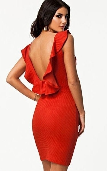 czerwona-sukienka-z-goymi-plecami-67_7 Czerwona sukienka z gołymi plecami