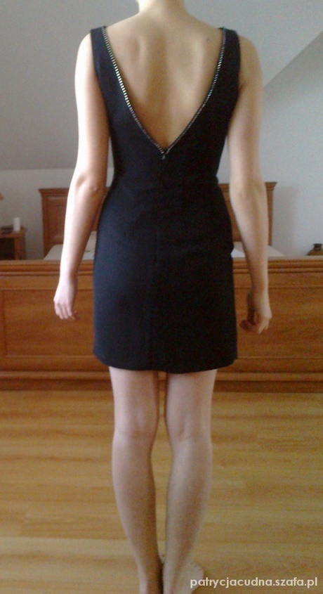 sukienka-czarna-bez-plecw-93_15 Sukienka czarna bez pleców