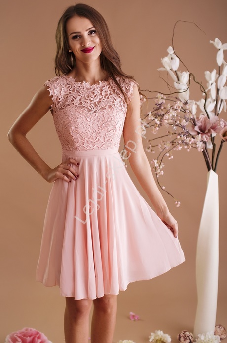 sukienki-koronkowe-na-wesele-dla-puszystych-90_5 Sukienki koronkowe na wesele dla puszystych