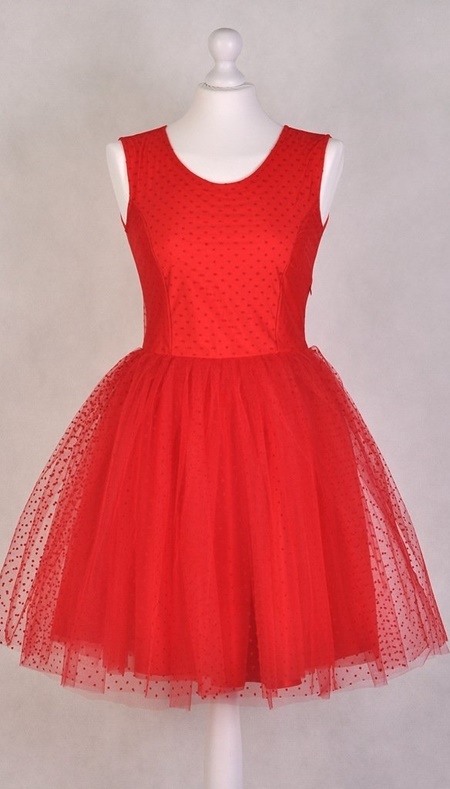 tiulowa-czerwona-sukienka-01_12 Tiulowa czerwona sukienka