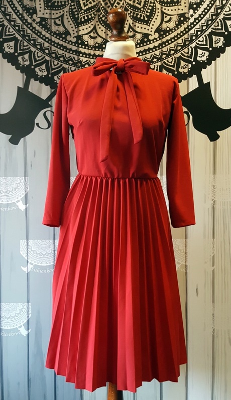 czerwona-sukienka-plisowana-84_18 Czerwona sukienka plisowana