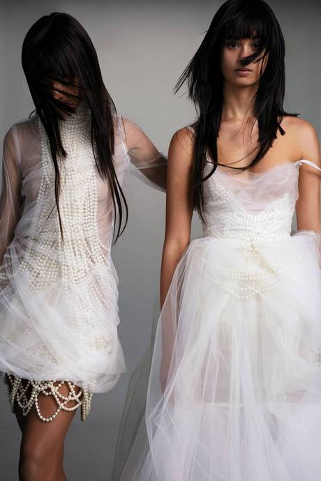 najladniejsze-suknie-slubne-2021-26_16 Najładniejsze suknie ślubne 2021
