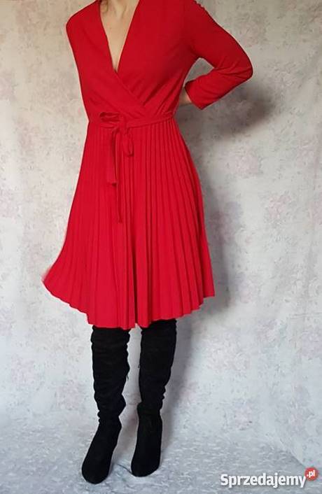 sukienka-czerwona-dekolt-23_18 Sukienka czerwona dekolt