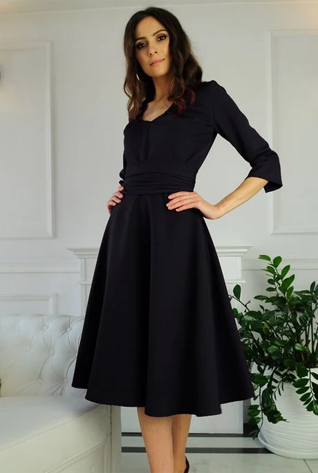 sukienki-czarne-proste-eleganckie-62_3-12 Sukienki czarne proste eleganckie