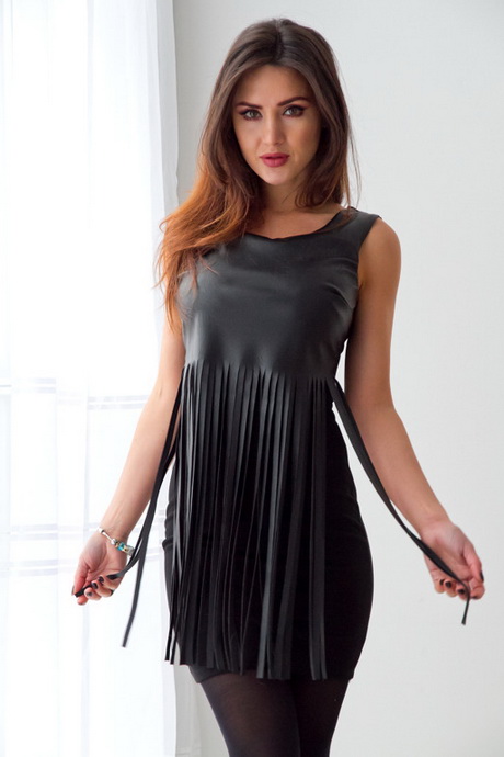 czarna-sukienka-z-frdzlami-45_9 Czarna sukienka z frędzlami