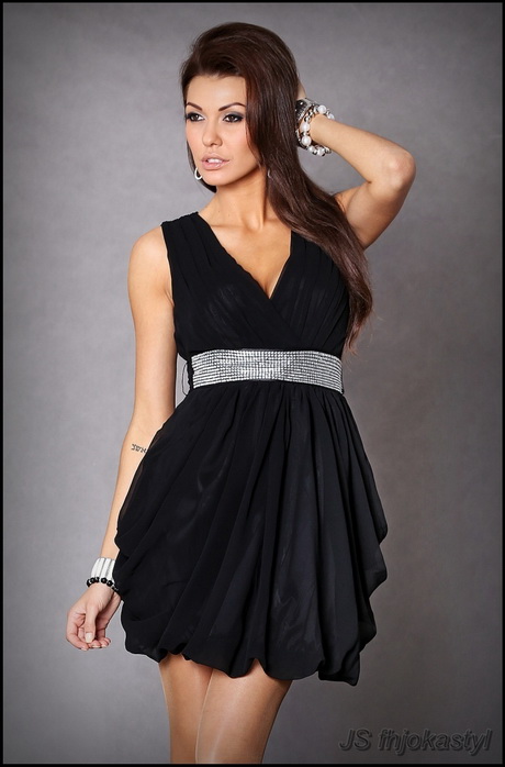czarna-zwiewna-sukienka-59_4 Czarna zwiewna sukienka