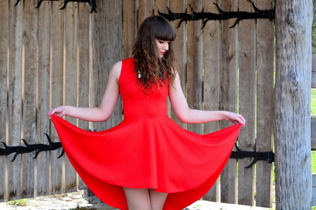 czerwona-sukienka-piosenka-03 Czerwona sukienka piosenka