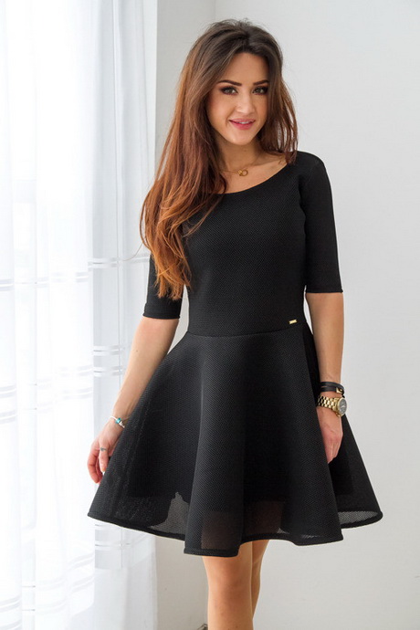 rozkloszowana-czarna-sukienka-33_2 Rozkloszowana czarna sukienka