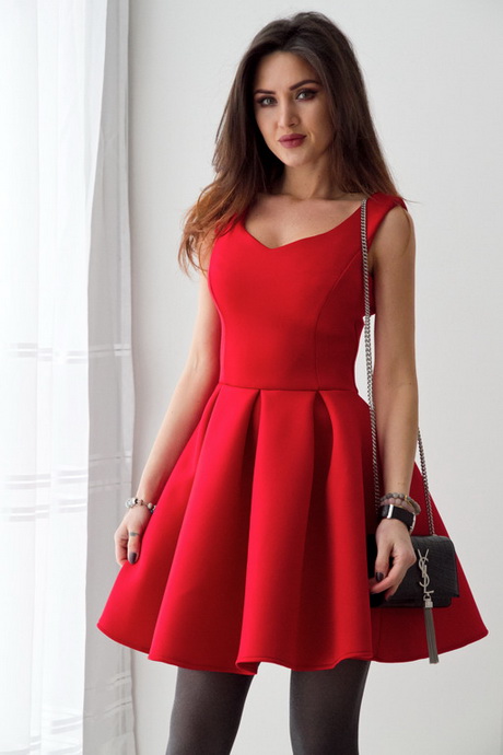 rozkloszowana-sukienka-czerwona-19 Rozkloszowana sukienka czerwona