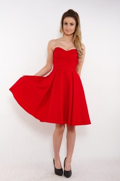 sukienki-rozkloszowane-czerwone-68_20 Sukienki rozkloszowane czerwone