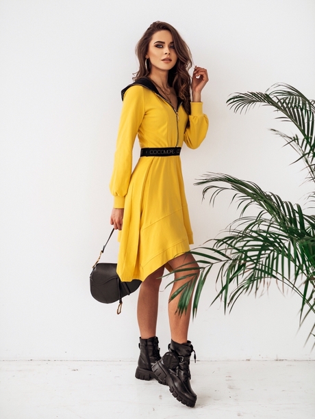 zolta-sukienka-czarne-dodatki-62 Żółta sukienka czarne dodatki