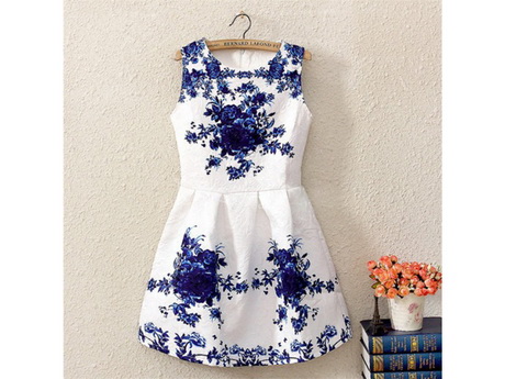 biaa-sukienka-w-niebieskie-kwiaty-07 Biała sukienka w niebieskie kwiaty