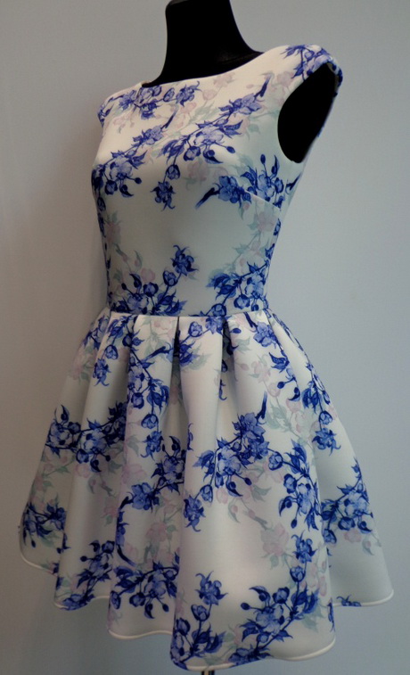 biaa-sukienka-w-niebieskie-kwiaty-07_6 Biała sukienka w niebieskie kwiaty