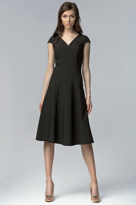 czarna-sukienka-do-kolan-91_6 Czarna sukienka do kolan