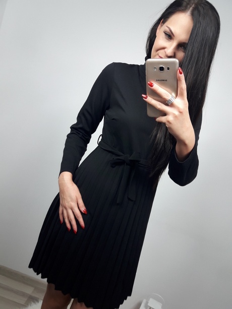 czarna-sukienka-plisowana-41_5 Czarna sukienka plisowana