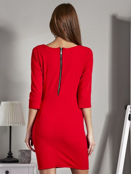 czerwona-dopasowana-sukienka-z-wycieciem-na-plecach-10_16 Czerwona dopasowana sukienka z wycięciem na plecach