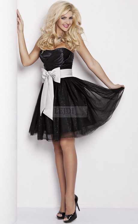 biaa-sukienka-z-czarn-kokard-42_13 Biała sukienka z czarną kokardą