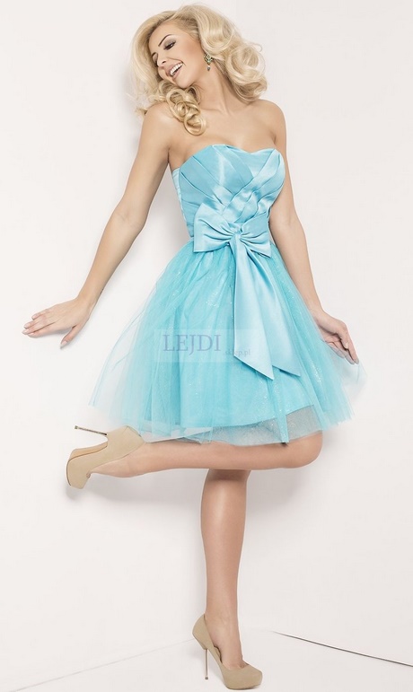 jasnoniebieska-sukienka-jakie-dodatki-90_17 Jasnoniebieska sukienka jakie dodatki