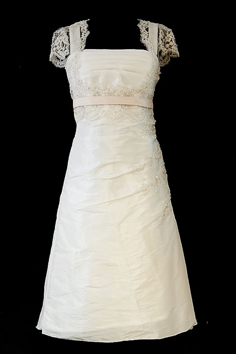 krtkie-koronkowe-sukienki-lubne-67_5 Krótkie koronkowe sukienki ślubne