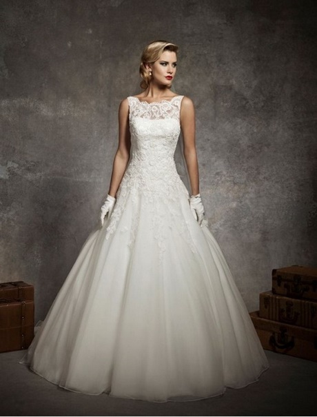 suknie-lubne-klasyczne-z-koronk-85 Suknie ślubne klasyczne z koronką
