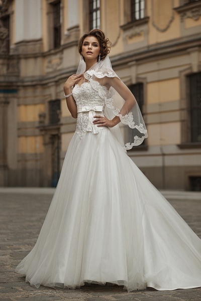 suknie-lubne-klasyczne-z-koronk-85_11 Suknie ślubne klasyczne z koronką