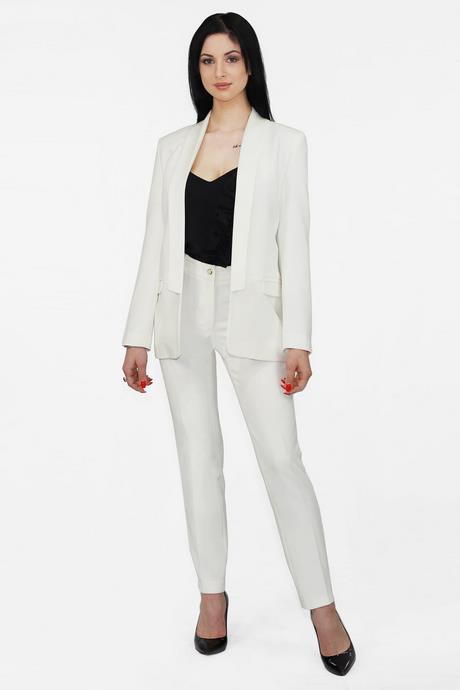bialy-garnitur-kobiecy-43_5 Biały garnitur kobiecy