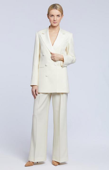 bialy-garnitur-kobiecy-43_8 Biały garnitur kobiecy