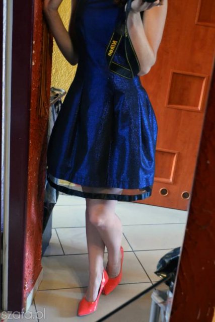granatowa-sukienka-jakie-dodatki-08 Granatowa sukienka jakie dodatki