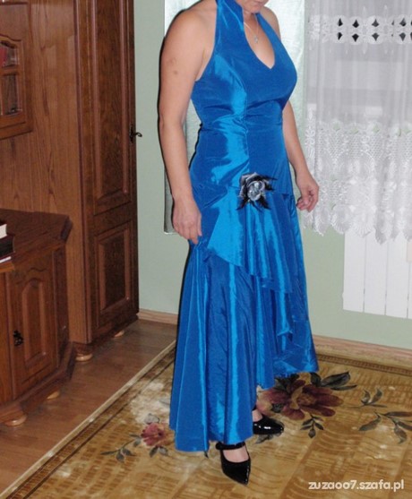 niebieska-sukienka-studniowka-71_16 Niebieska sukienka studniówka