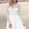 Biała sukienka koronkowa rozkloszowana