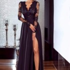 Czarna długa sukienka z koronki