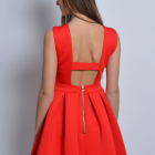 Czerwona sukienka gołe plecy