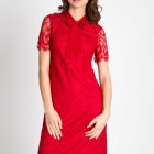 Czerwona sukienka w koronke