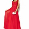 Ładna czerwona sukienka