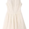 Dodatki do białej sukienki koronkowej