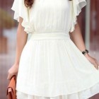 Zwiewna biała sukienka