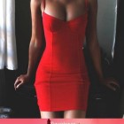 Obcisła czerwona sukienka