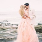 Różowe suknie ślubne